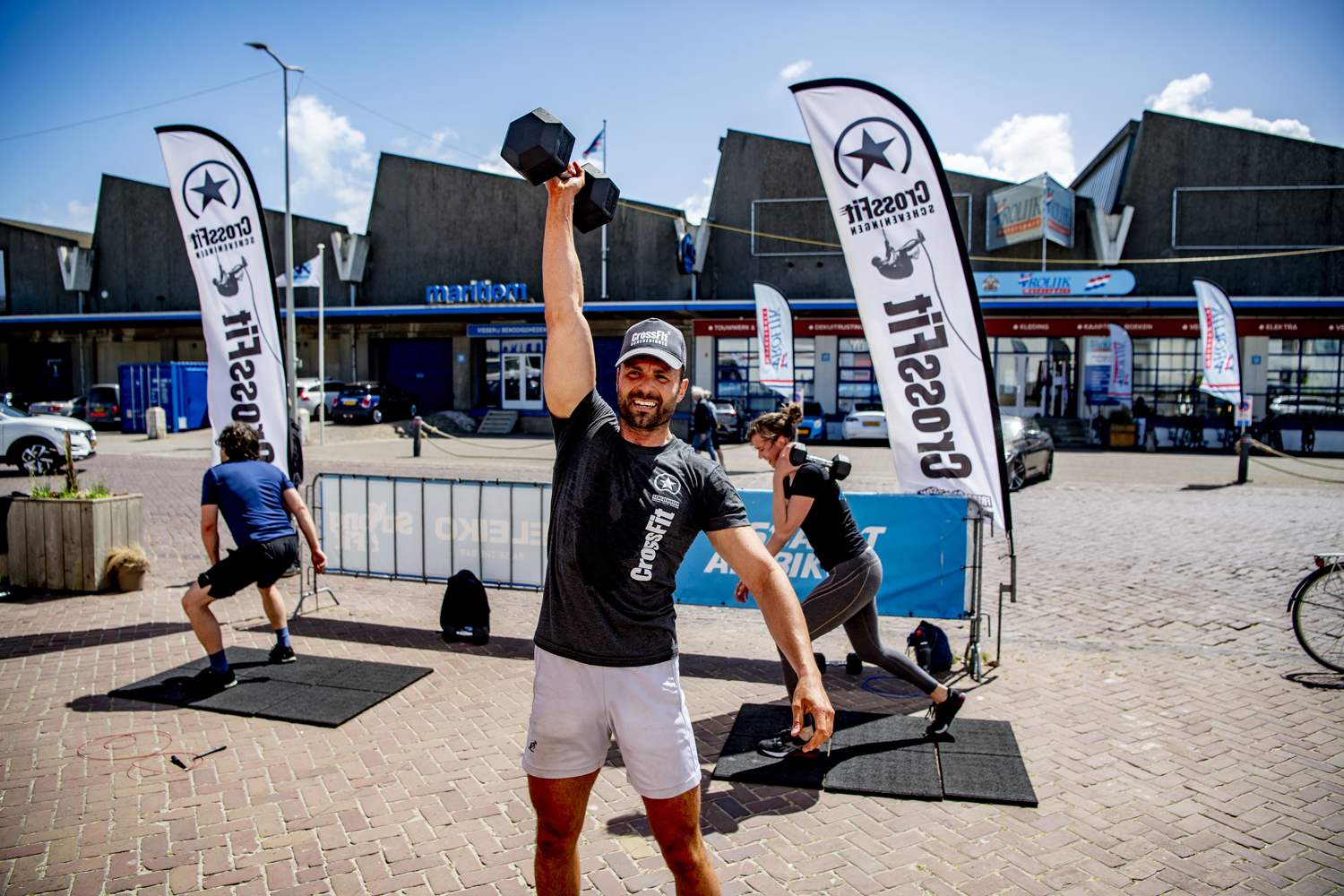 Man doing CrossFit outside